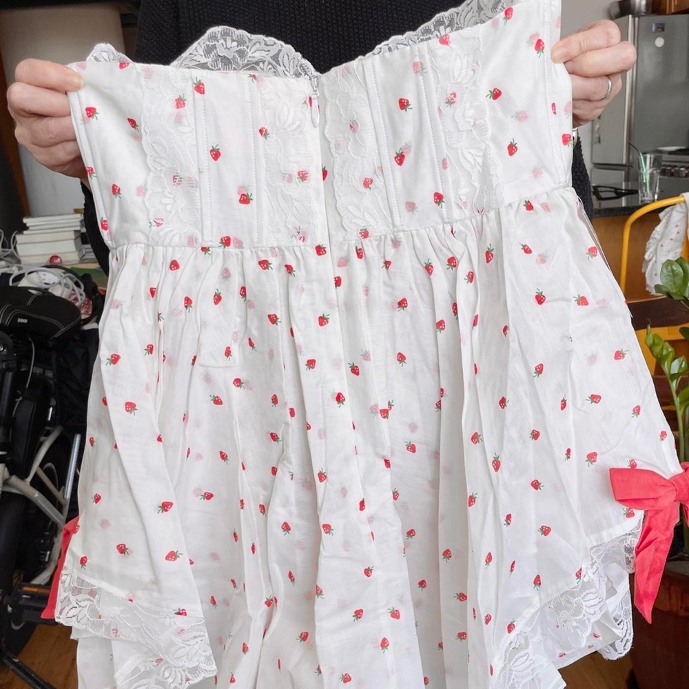 BNWT Selkie Organdy Strawberry “La Fraise Cake Shop” Dress - Picture 4 of 6